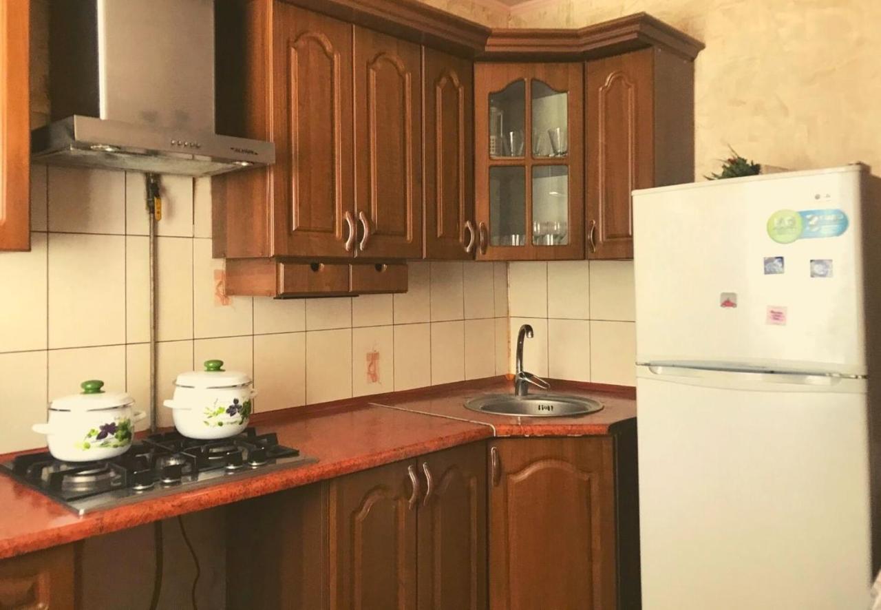 Семейные Апартаменты В Новом Районе У Софиевского Парка Umanʼ Esterno foto