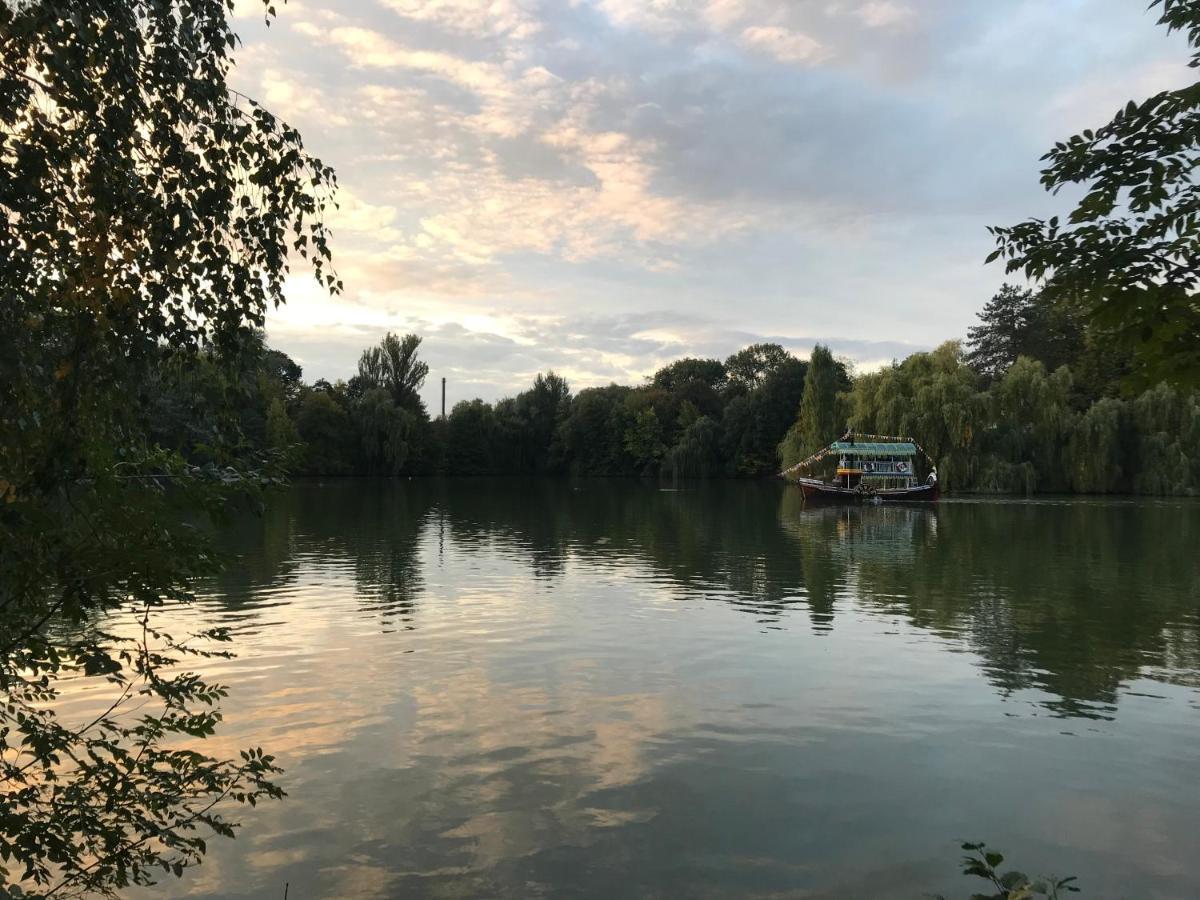 Семейные Апартаменты В Новом Районе У Софиевского Парка Umanʼ Esterno foto