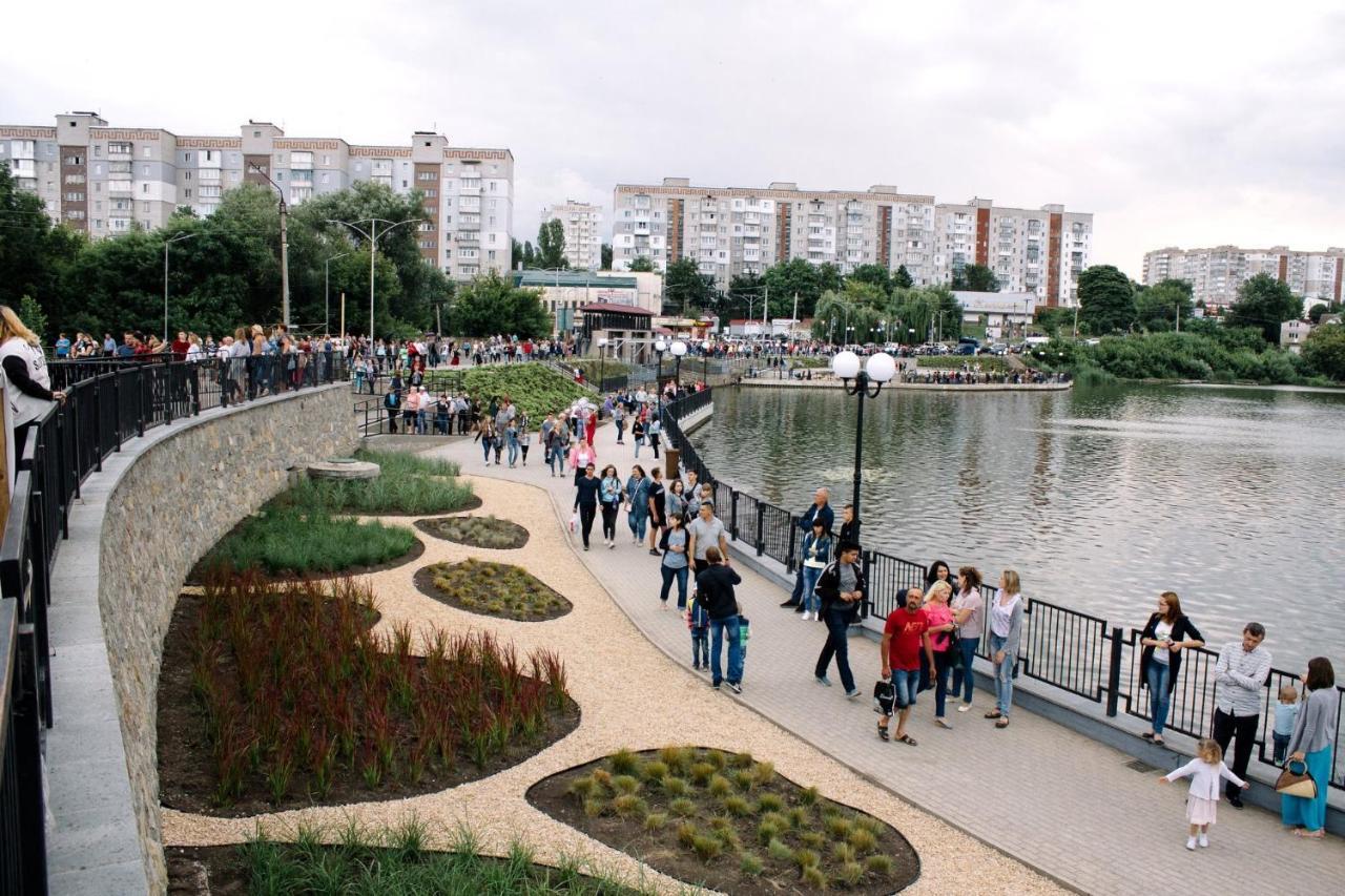 Семейные Апартаменты В Новом Районе У Софиевского Парка Umanʼ Esterno foto